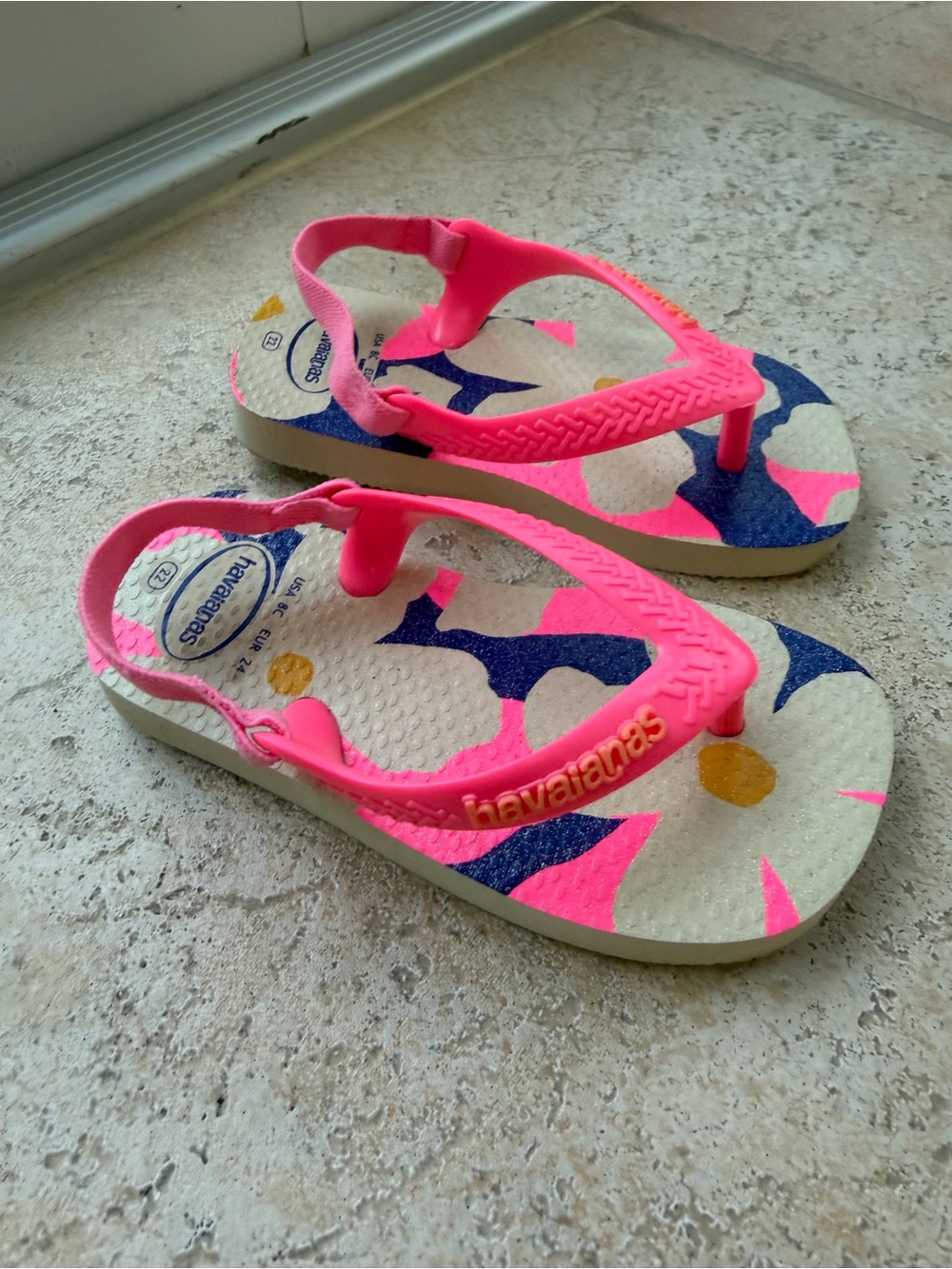 Havaianas Kids Neon Pink & Navy Patterned Sandals